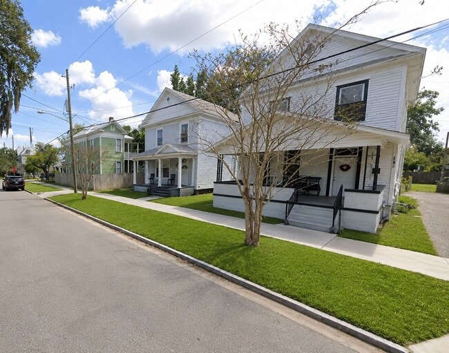 Building Photo - 4540-3 US-1 Unit 140 E 5th St  1