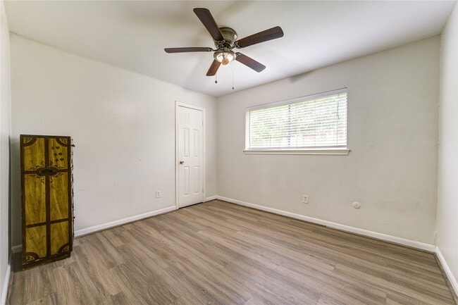 8107 Durklyn Ln