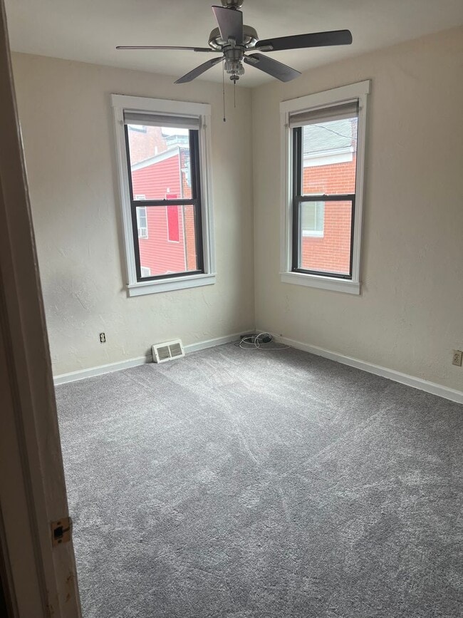 Building Photo - 2206 Sarah St