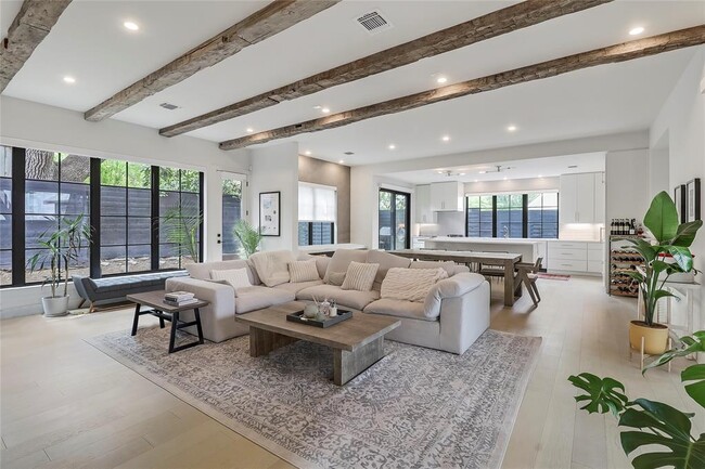 Photo - 1402 Drake Ave