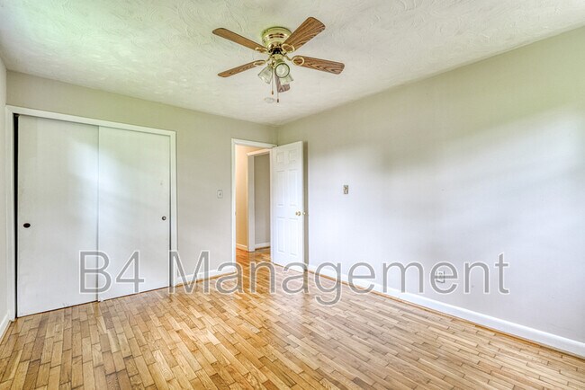 Photo - 620 Greenhill Rd