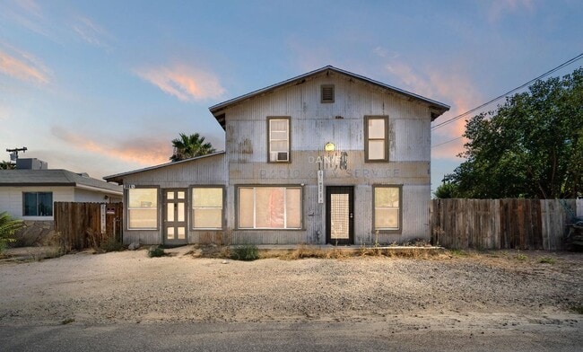 Building Photo - Apartment in Maricopa, CA Unit 301 1/2 Mary St - A