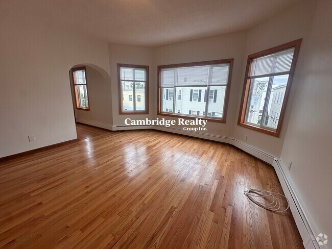 Building Photo - 253 Elm St Unit 3 Rental