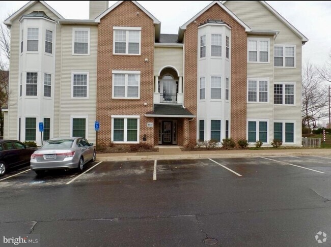 Building Photo - 4138 Fountainside Ln Unit A302 Rental