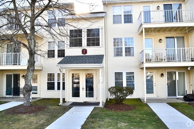 Building Photo - 7 Thoreau Ct Unit 10 Rental