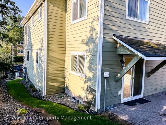 Photo - Beautiful 4 bedroom 3 bath townhouse w/att...