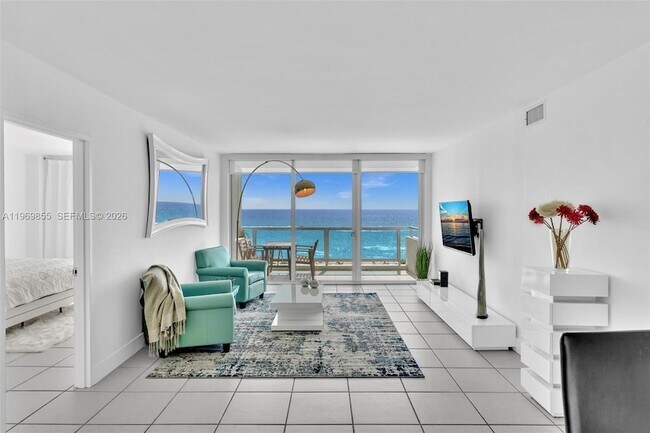 Photo - 5161 Collins Ave Unit 1017