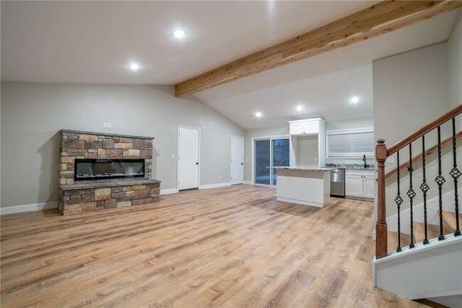 1647 Carolyn Dr