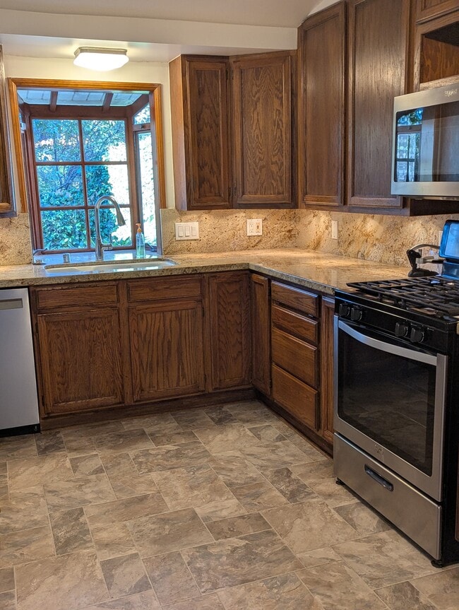 Photo - 4228 Greenbush Ave