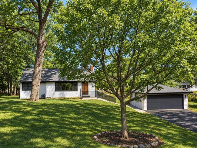 Building Photo - 21334 W Pepper Dr