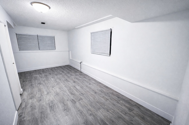 Photo - 32438 Hillcrest Ave