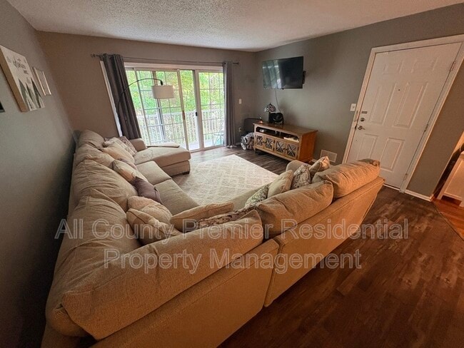 Photo - 60 Versailles Ct