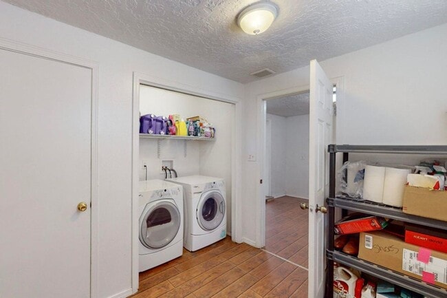 Photo - COMING SOON Cozy 4 bed -1 bath - Close to Uptown