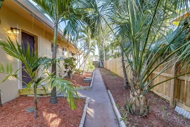 Building Photo - 619 SW 14th Ave Unit 4 Rental