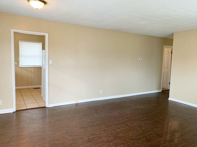 EAST SIDE 3BR RECENTLY UPDATED!