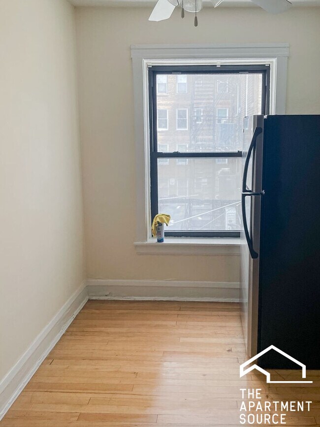 Photo - 514 W Cornelia Ave Unit 206