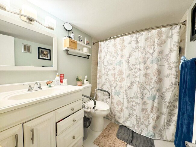 Photo - 124 NE 19th Ct Unit 201B