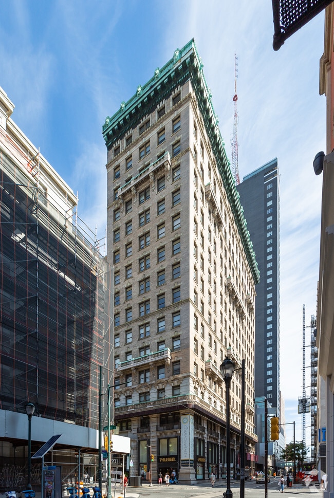 The Commonwealth Apartments Penn State University OffCampus