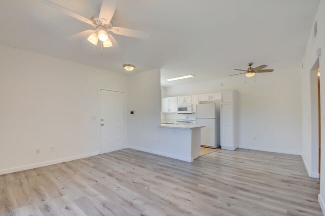Photo - CLEAN, move in ready~GATED and super COMMUNITY!