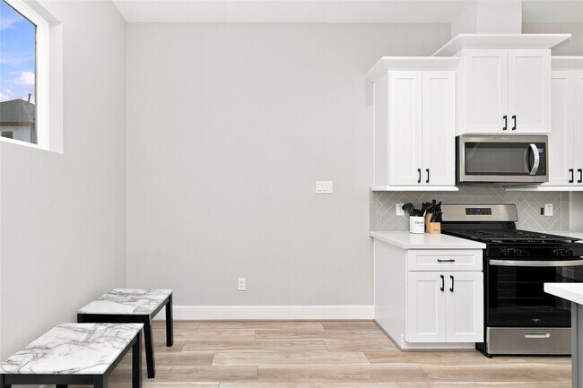 Photo - 8324 Curry Rd