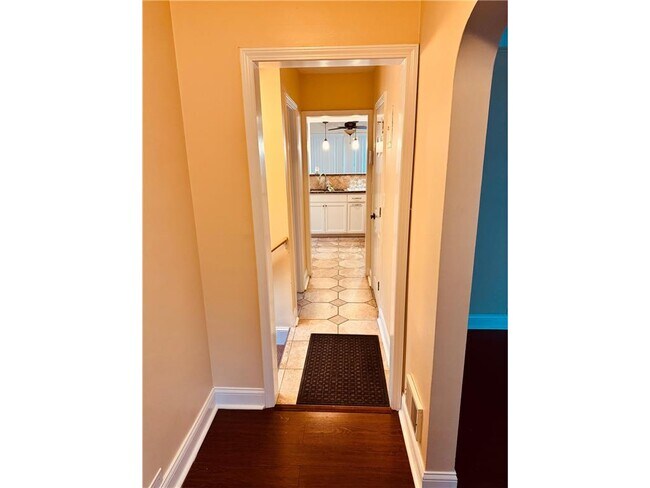 Photo - 115 E 58th St