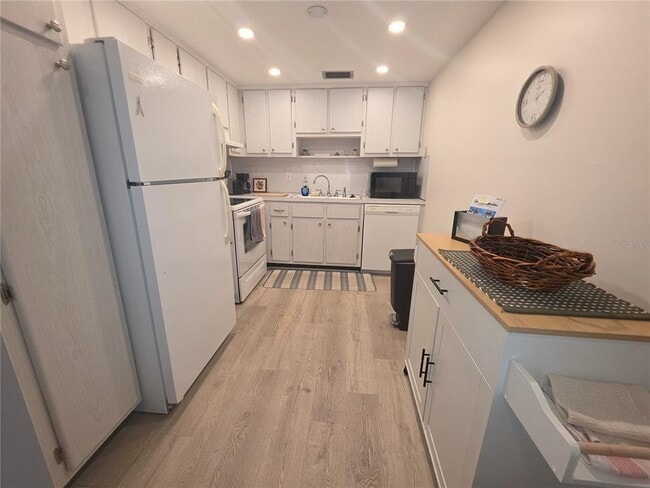 8454 111th St N Unit 104