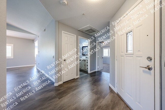 Photo - 9555 E Raintree Dr Unidad 2055