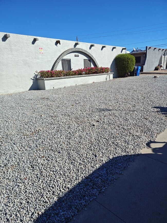 Edificio frontal - 1340 E Vista Ave Unidad 4