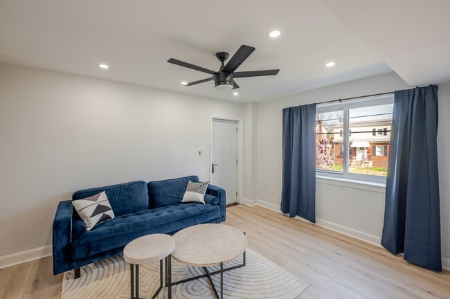 Building Photo - 5033 Hanna Pl SE Unit 1