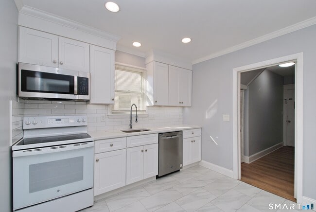 Building Photo - 16 Fowler St Unit 1
