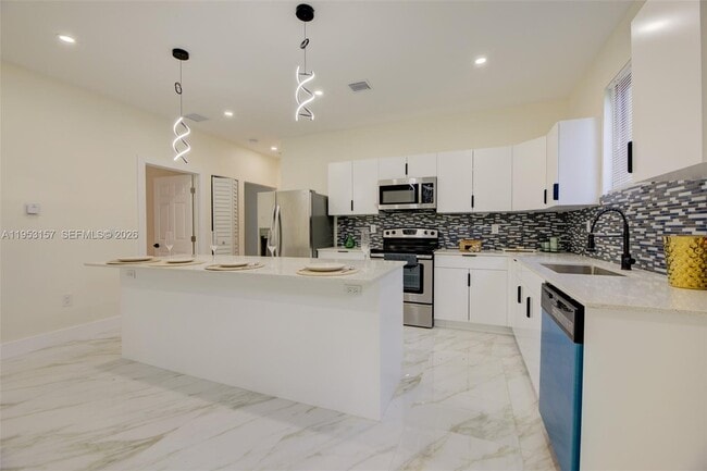 Building Photo - 742 NW 70th St Unit 2