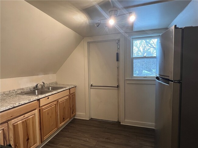 Photo - 105 Spruce St