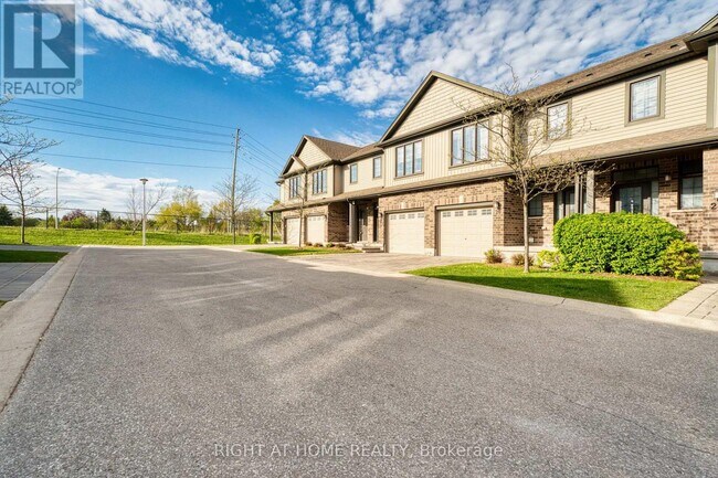 Photo - 1030 Oakcrossing Gate