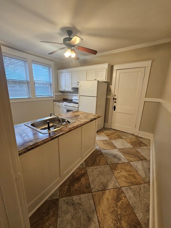 Photo - 212 S Willett St