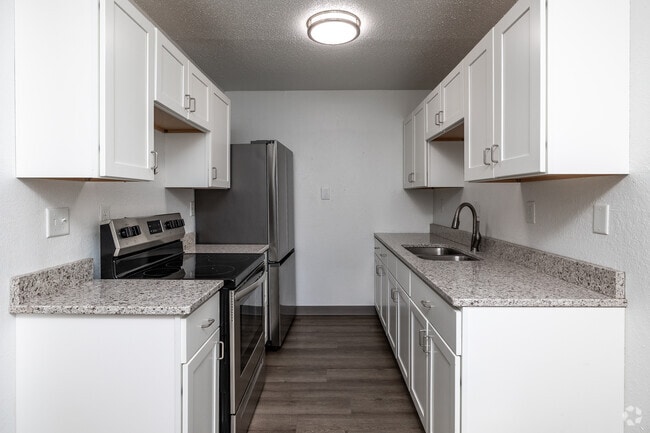1BR, 1BA - 580SF - Kitchen