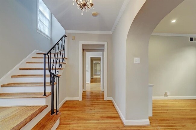 Photo - 2044 Addison Rd