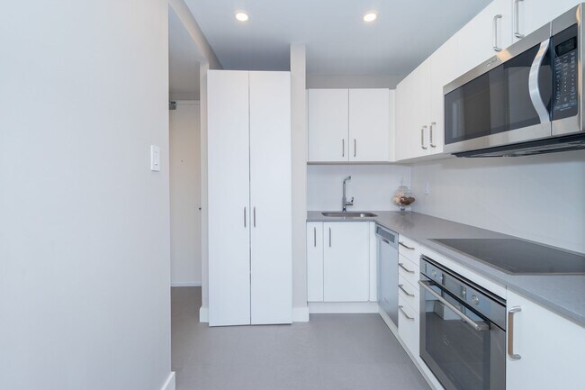 Building Photo - 111 Lawton Blvd Unit 1106