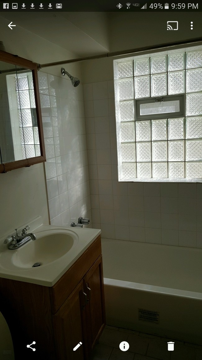 Photo - 851 E 84th St Unit 2