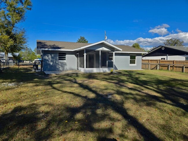 rearr facade - 21414 SW Honeysuckle St