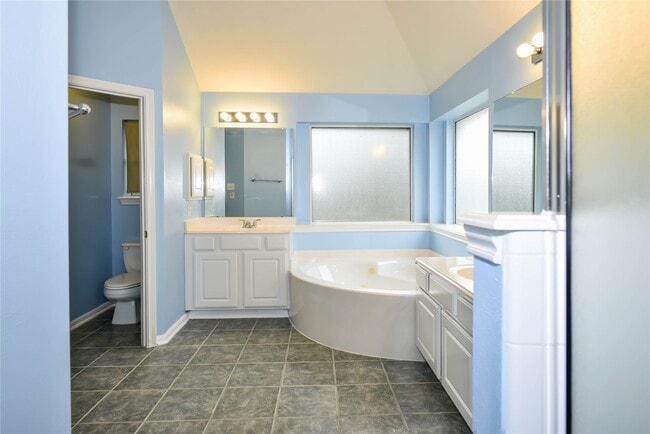 Building Photo - 9115 Sunny Ridge Dr