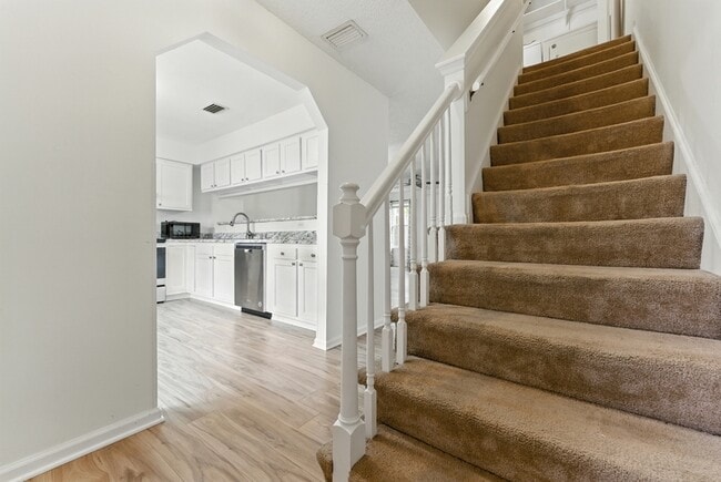 Photo - 1323 Longlac Rd
