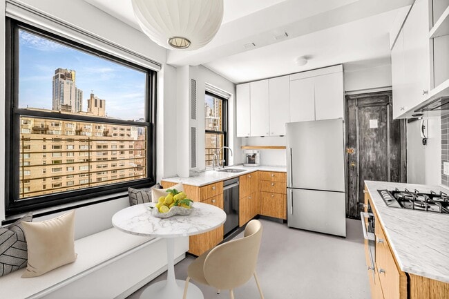 Photo - 240 E 79th St