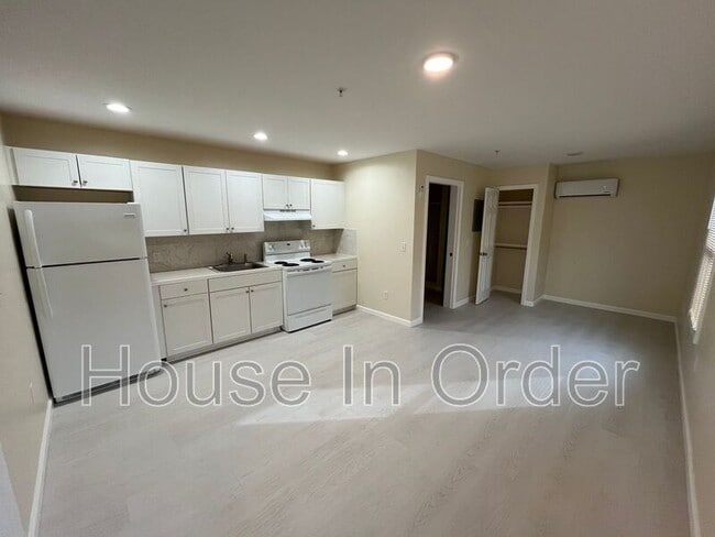 Photo - 305 8th Ave E