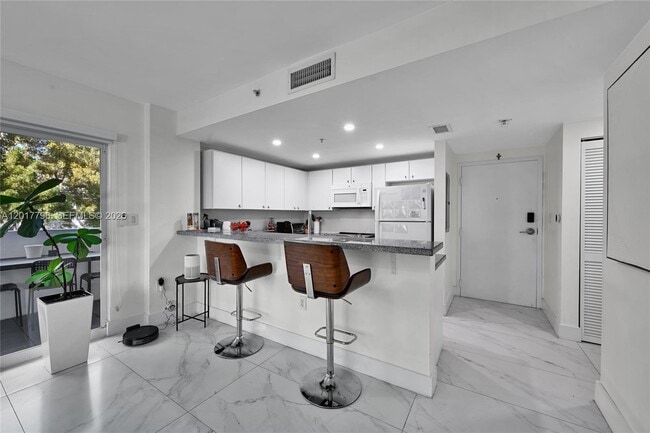 Photo - 2740 SW 28th Terrace Unit 202