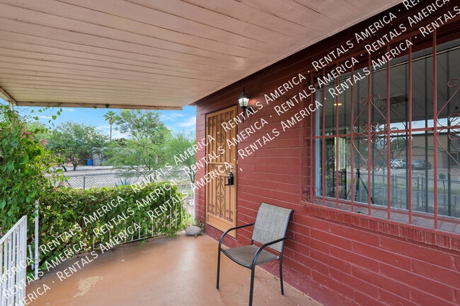 442 E Linden St
