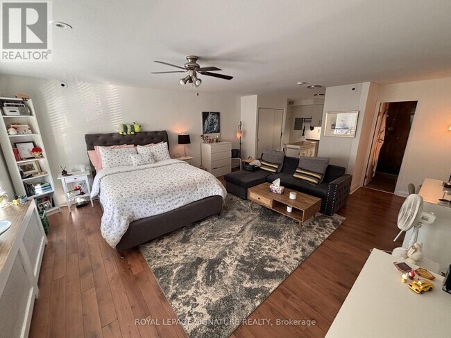 Photo - 2798 Lake Shore Blvd W