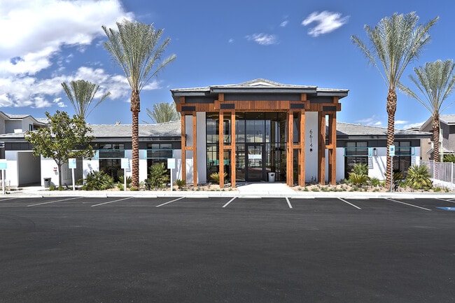 Building Photo - Sur702 Rental