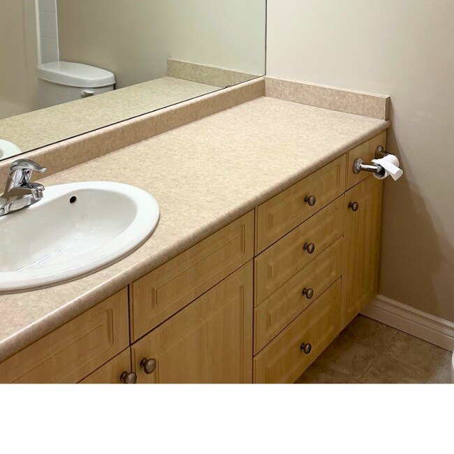 Photo - 9914-9101 101 Ave Unit 115