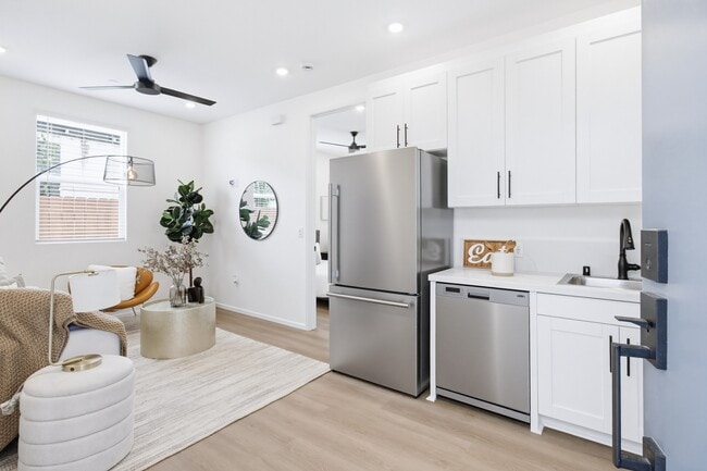 Photo - 3042-3044 J St Unidad 104