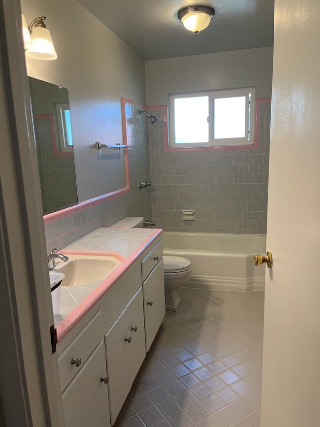 Photo - 1375 56th St